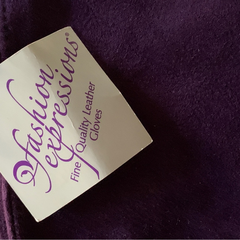 Ladies long purple gloves. Leather, silk lined. Fashion expressions. Size M. NWT - Picture 7 of 10